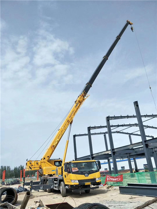 确山县超高层建筑钢结构吊装案例